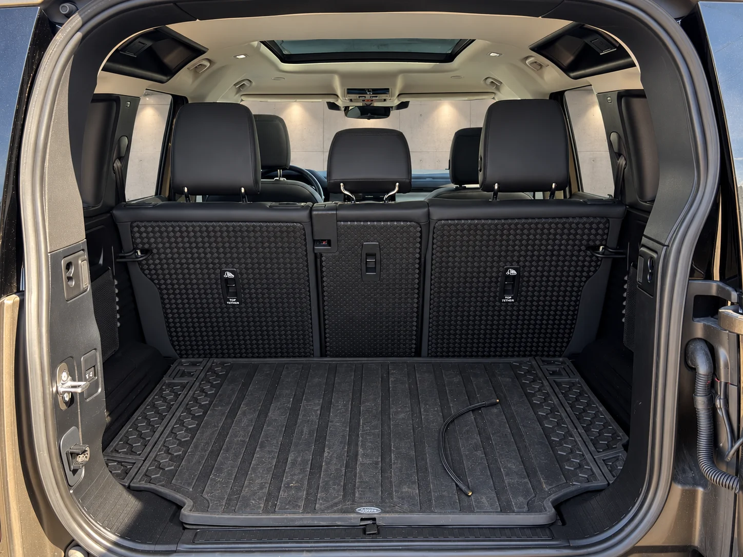 2023 Land Rover Defender 110 P400 SE