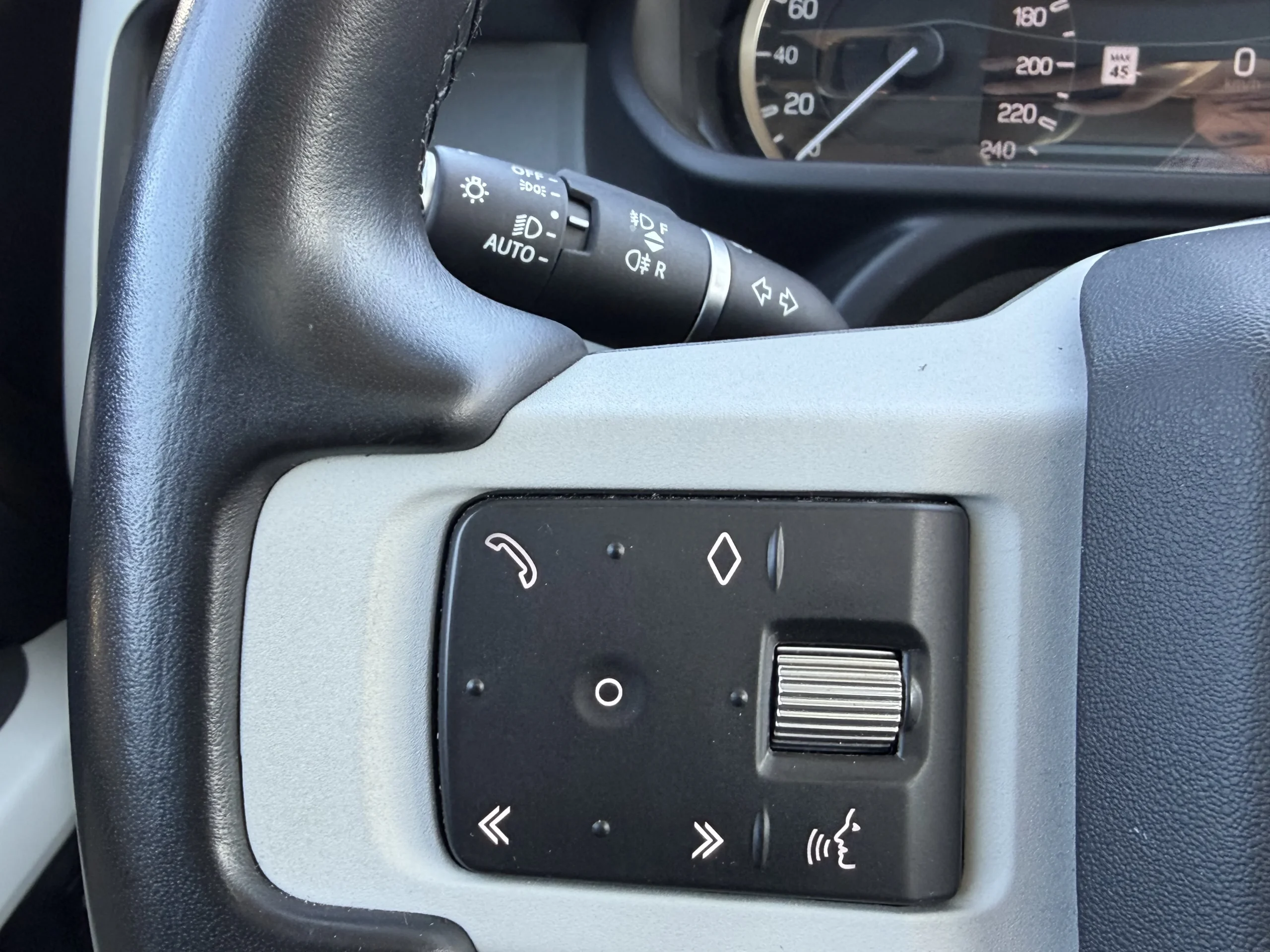 2023 Land Rover Defender 110 P400 SE